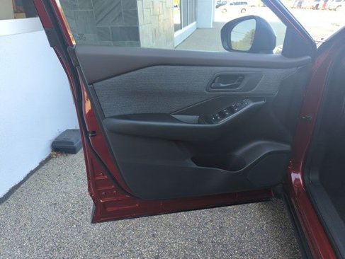 Used 2023 Nissan Rogue S image 16
