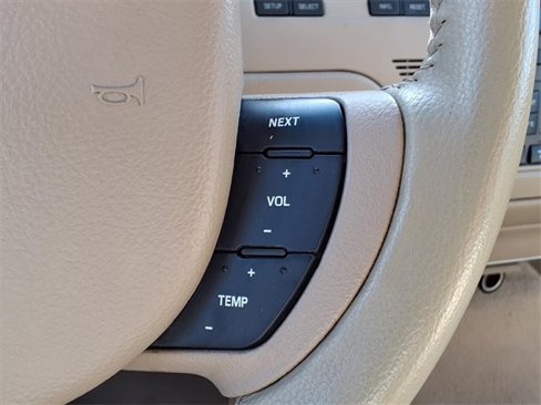 Used 2006 Lincoln Town Car Signature image 15