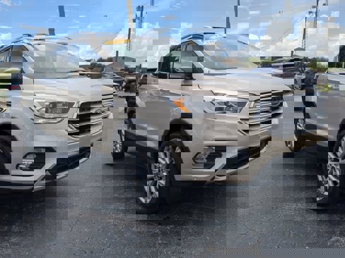 Used 2018 Ford Escape Titanium image 2