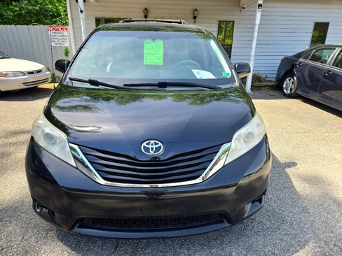 Used 2014 Toyota Sienna LE image 8