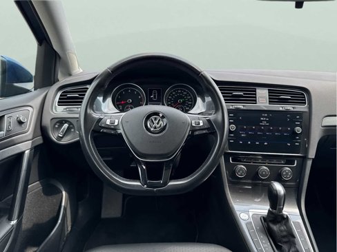 Used 2018 Volkswagen Golf SE image 12