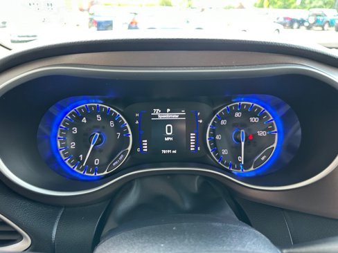 Used 2020 Chrysler Voyager LX image 24