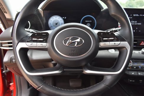 Used 2023 Hyundai Elantra Limited image 17