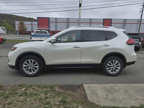 Used 2017 Nissan Rogue SV image 6