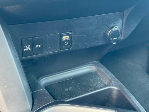 Used 2018 Toyota RAV4 LE image 20