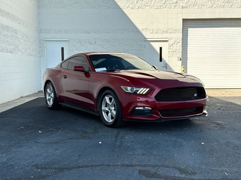 Used 2017 Ford Mustang Coupe image 6