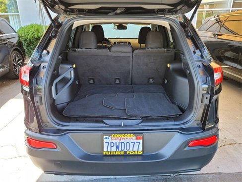 Used 2016 Jeep Cherokee Sport image 10