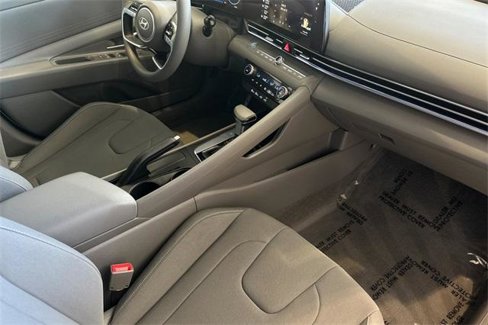 Used 2024 Hyundai Elantra SEL image 16