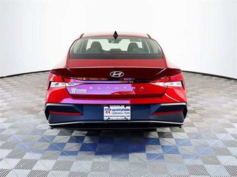 New 2025 Hyundai Elantra SE image 4