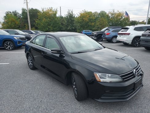Used 2017 Volkswagen Jetta SE image 3