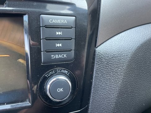Used 2020 Nissan Rogue Sport S image 37