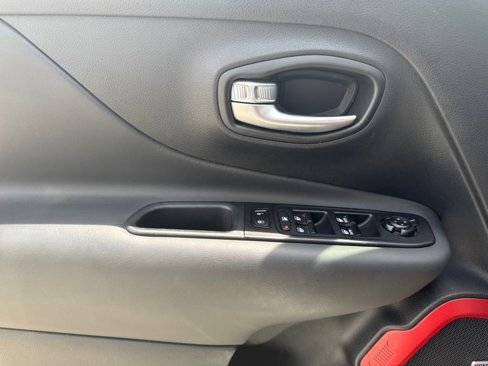 Used 2021 Jeep Renegade Trailhawk w/ Sun & Sound Group image 15