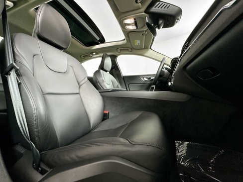 Certified 2025 Volvo S60 B5 Core image 26