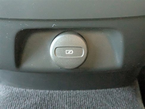 Used 2022 Volvo S60 B5 Momentum image 12