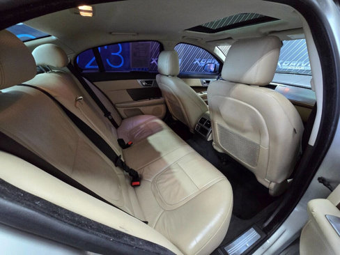 Used 2014 Jaguar XF 3.0 image 31