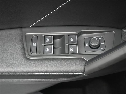 Used 2024 Volkswagen Tiguan SE image 13