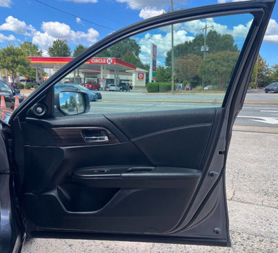 Used 2017 Honda Accord EX-L image 16