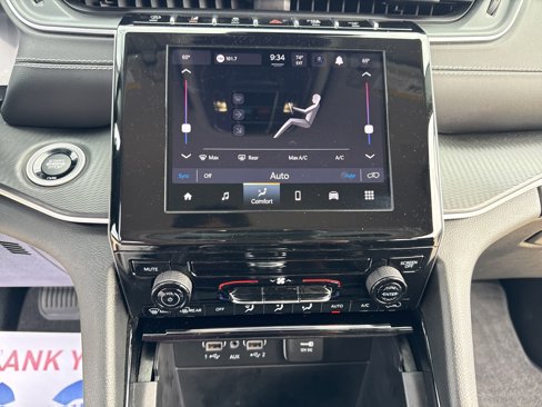 Used 2023 Jeep Grand Cherokee Laredo image 20