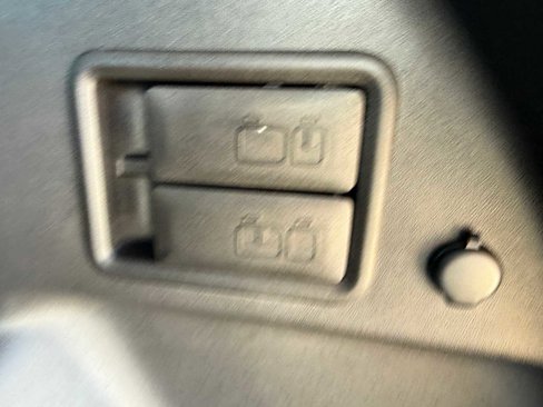Used 2024 Chevrolet Equinox LT image 30