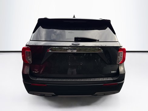 Certified 2020 Ford Explorer XLT w/ Equipment Group 202A image 5