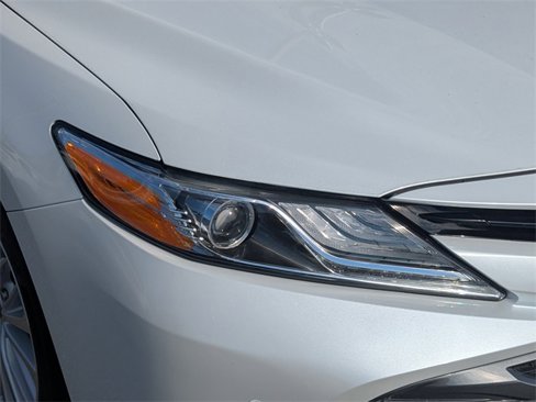 Used 2020 Toyota Camry XLE image 9
