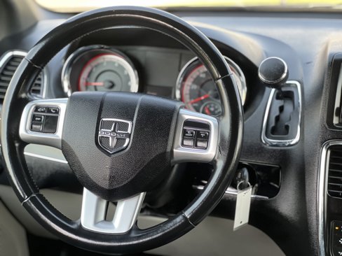 Used 2018 Dodge Grand Caravan SXT image 15