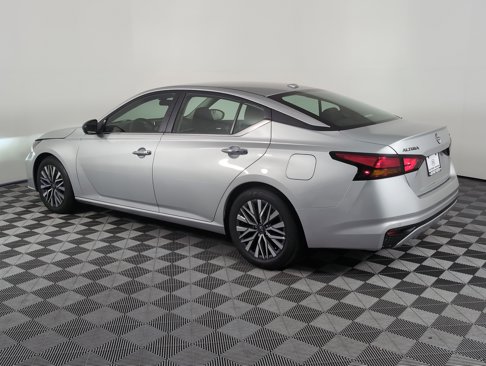 Used 2024 Nissan Altima 2.5 SV image 10