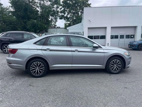 Used 2021 Volkswagen Jetta SE w/ SE Cold Weather Package image 5