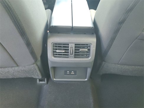 Used 2021 Nissan Rogue SV image 14