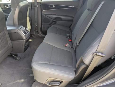 Used 2018 Kia Sorento LX image 16