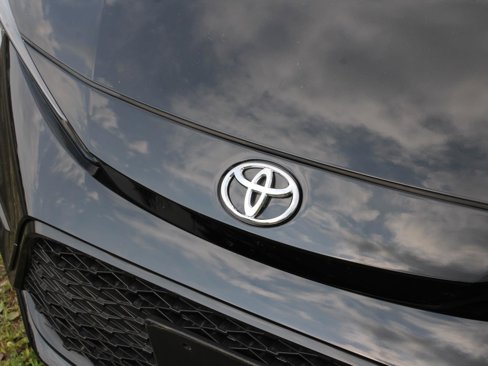 Used 2024 Toyota Corolla SE image 3