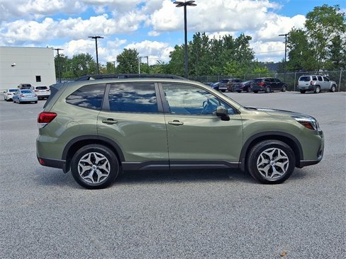 Used 2020 Subaru Forester Premium image 11