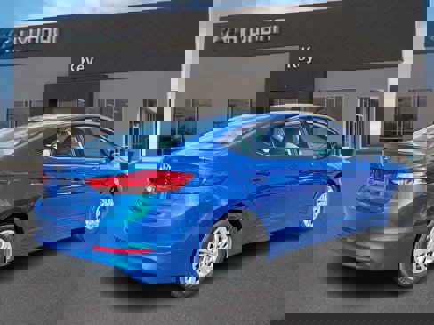 Used 2018 Hyundai Elantra SE image 4