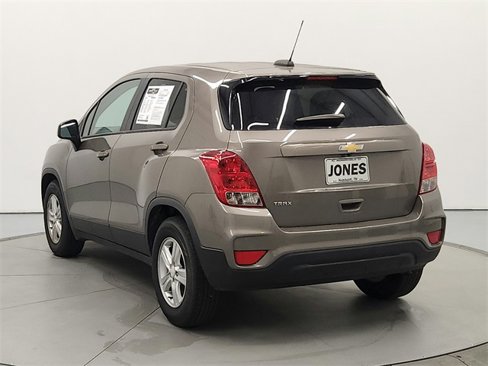 Used 2022 Chevrolet Trax LS w/ Tint and Cruise Package image 5