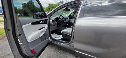 Used 2019 Kia Sorento SX w/ SX Touring Package image 14