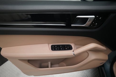 Used 2019 Porsche Cayenne S image 13