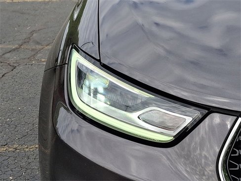 Used 2023 Chrysler Pacifica Touring-L image 28