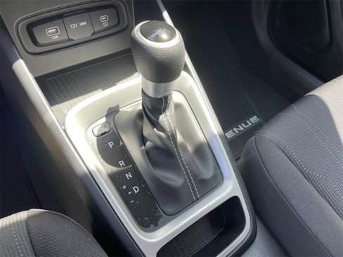 New 2025 Hyundai Venue SE image 28