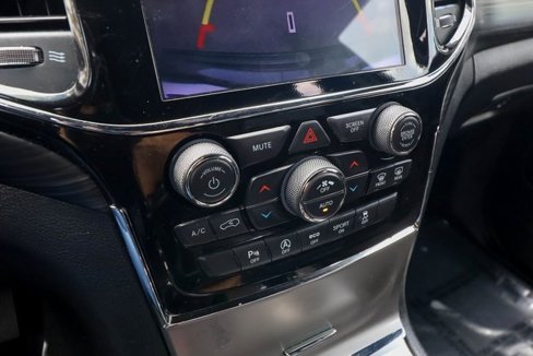 Used 2019 Jeep Grand Cherokee Altitude image 9