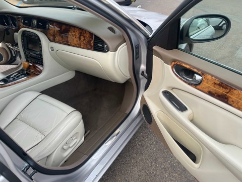 Used 2006 Jaguar XJ8 L image 15