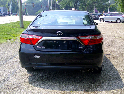 Used 2015 Toyota Camry XLE image 9