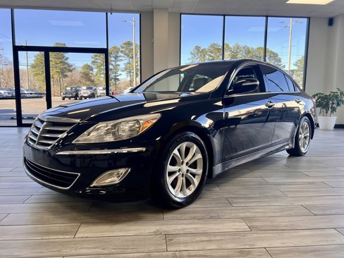 Used 2013 Hyundai Genesis 3.8 image 3