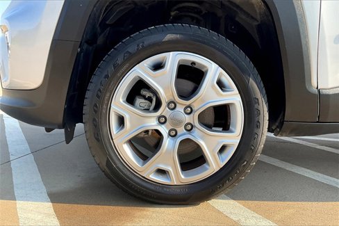 Used 2019 Jeep Renegade Latitude image 9