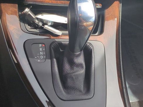 Used 2013 BMW 335i Convertible image 25