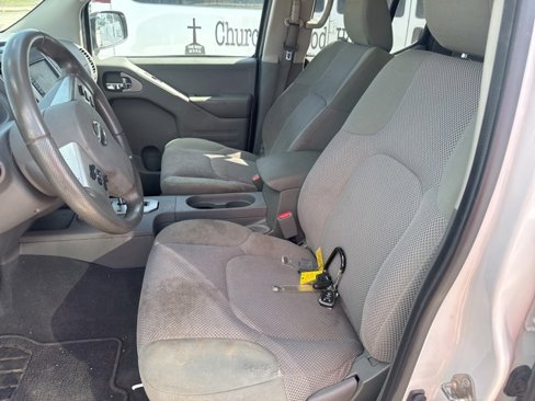 Used 2020 Nissan Frontier SV image 11