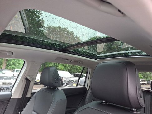 Certified 2019 Volkswagen Tiguan SE w/ Panoramic Sunroof Package image 21