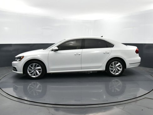 Used 2018 Volkswagen Passat 2.0T SE image 6