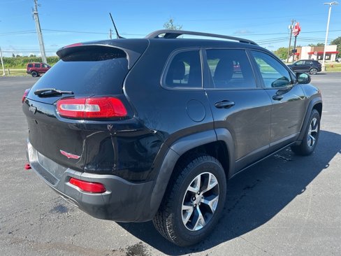 Used 2017 Jeep Cherokee Trailhawk image 5
