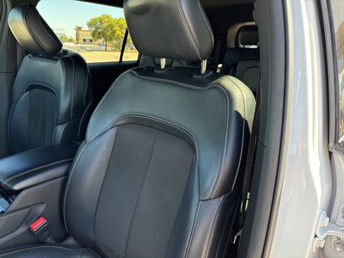 Used 2022 Jeep Grand Cherokee L Laredo image 14