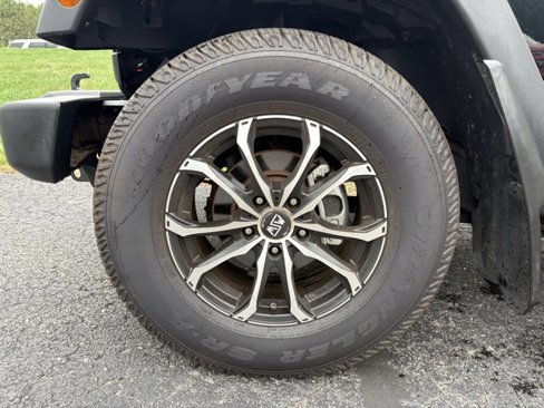 Used 2008 Jeep Wrangler Unlimited Rubicon w/ Dual Top Group image 12